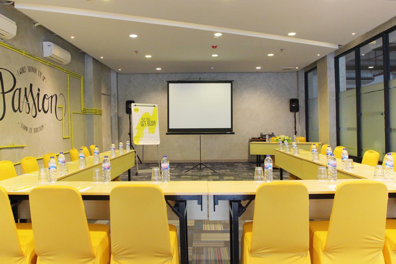 Yello Hotel Jemursari Surabaya Luaran gambar