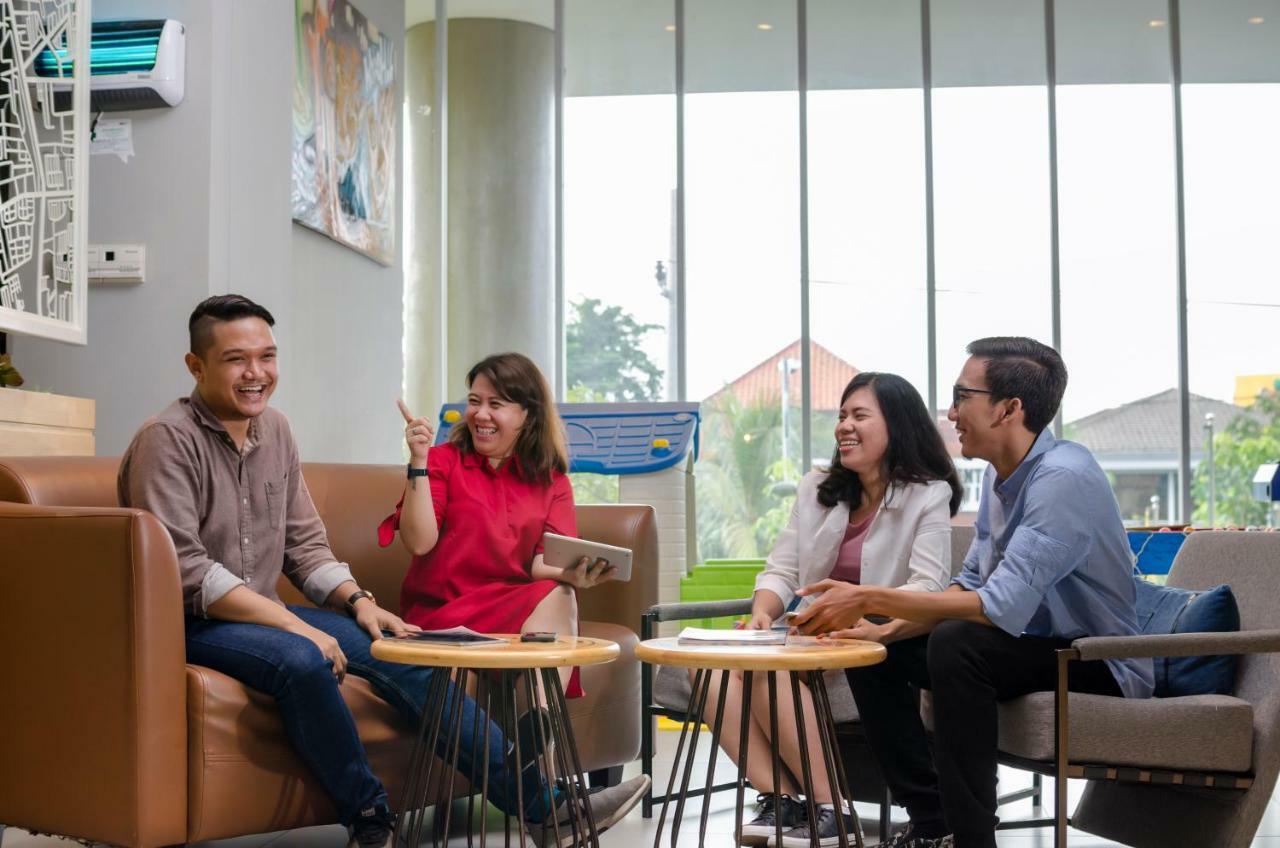 Yello Hotel Jemursari Surabaya Luaran gambar