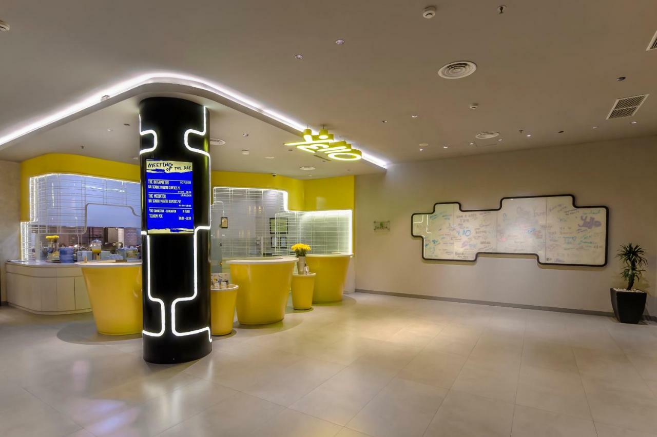 Yello Hotel Jemursari Surabaya Luaran gambar